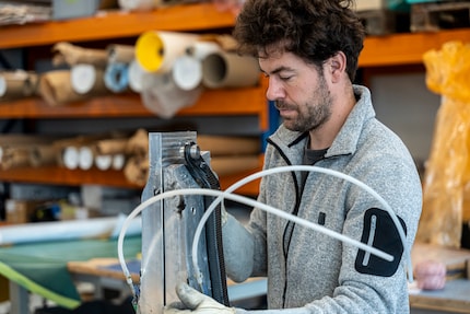 Roman detaching the swing arm from the nine-part aluminium block.