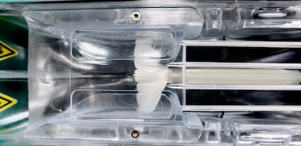 Dieser elektrisch betriebene Propeller schiebt das Board.