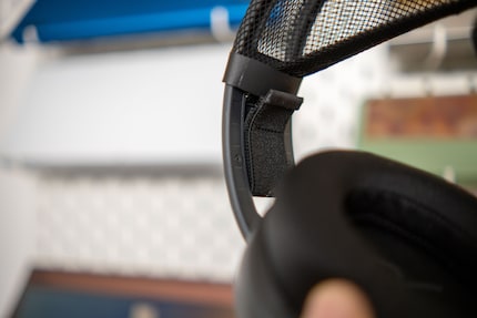 You adjust the size of the headband with these Velcro fasteners.