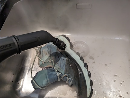Niet een kerncompetentie, maar het werkt ook: schoenen schoonmaken.