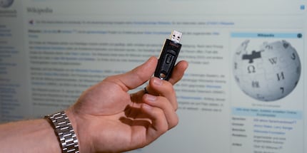 Siehe da, das gesamte Wissen der Menschheit auf einem USB-Stick.