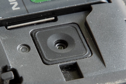 Dit is de lens van een oude mobiele telefoon.