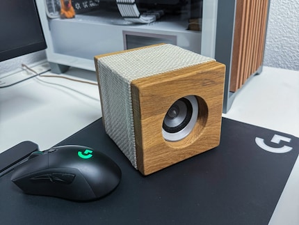 Er is niet veel meer over van de Logitech speakers. Een perfecte visuele match met de pc.