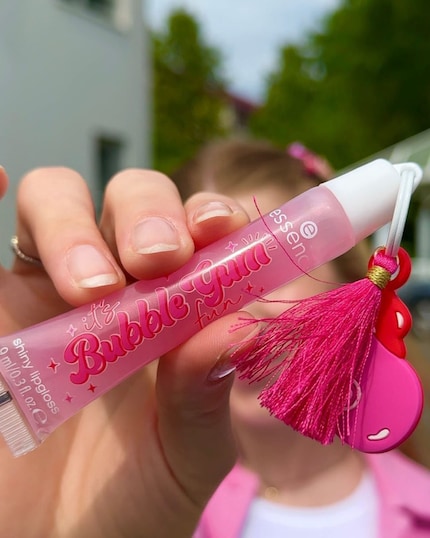 Essence' neuer «Bubble Gum Fun Lipgloss» ist auch ein Schlüsselanhänger.