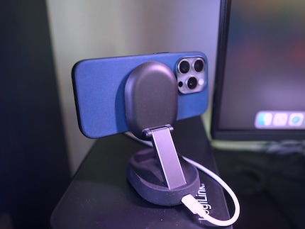 De iPhone 15 Pro is de beste en meest luxe webcam voor videovergaderen.