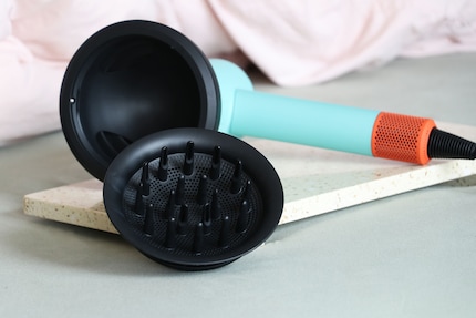 Twee in één: De Wave+Curl diffuser bestaat uit twee in elkaar grijpende elementen.