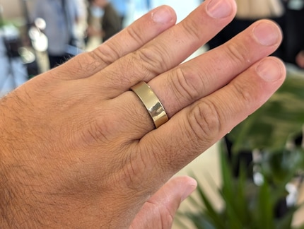 Der Ring kann an jedem Finger getragen werden.
