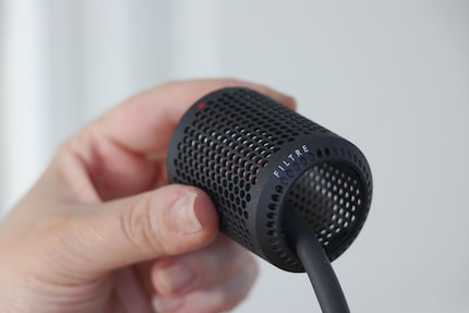 With the Supersonic, the filter cover stays threaded into the cable like a pearl.