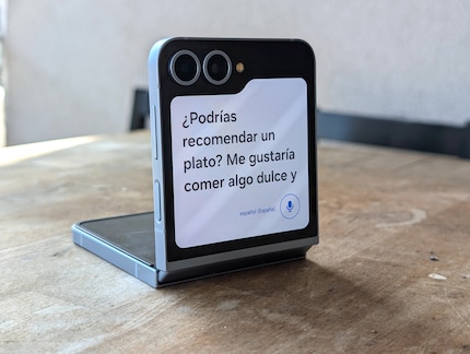 A translation into a different language is displayed at the front, and I can see the answer in German at the back.