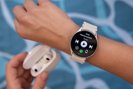 Dankzij 32 GB geheugen en Wear OS 5 download ik mijn Spotify-afspeellijst rechtstreeks naar mijn horloge.