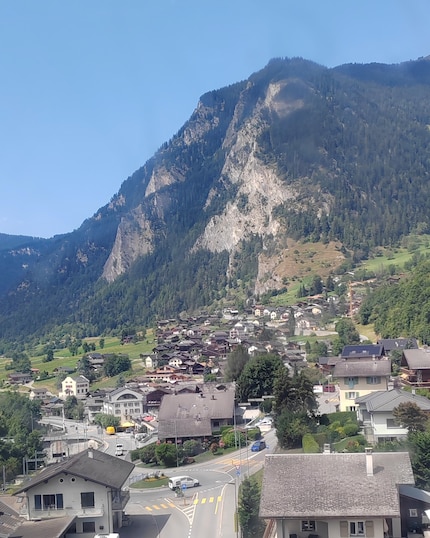 Der Blick aus der Gondel hinauf nach Verbier: Sonnenschein am Freitagnachmittag ...
