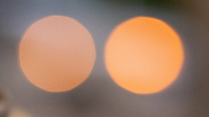 Pixel Peeping: In der Vergrösserung ist beim linken Lichtpunkt ganz schwach noch ein Zwiebelring zu erkennen.