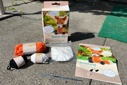 Im Set ist fast alles dabei, was es für das kleine Häkeltierchen braucht. 
