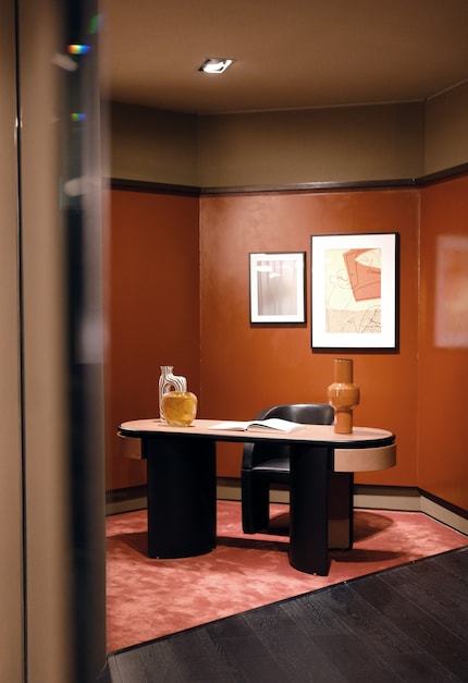 De zachte rondingen van het Flexform bureau stralen een aangename sfeer uit.