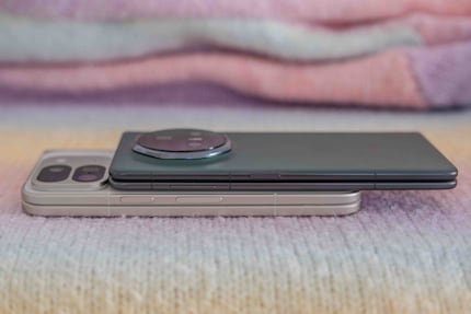 De knoppen op de Honor Magic V3 zijn verdeeld over beide helften van het display. Hierdoor is hij makkelijker te bedienen dan bijvoorbeeld de Google Pixel 9 Pro Fold.