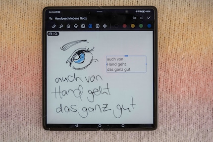 In de Notities app krabbel ik iets met mijn vinger en laat het omzetten in blokletters. Jammer dat de pen het niet heeft gehaald in de wereldwijde verkoop.