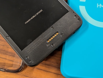 The eight smart pins on the back of the core of the HMD Fusion.
