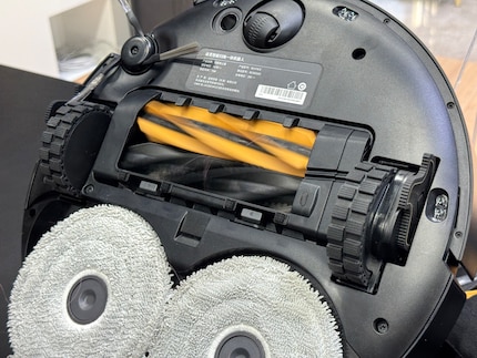 Two counter-rotating brushes are designed to prevent hair from getting tangled.