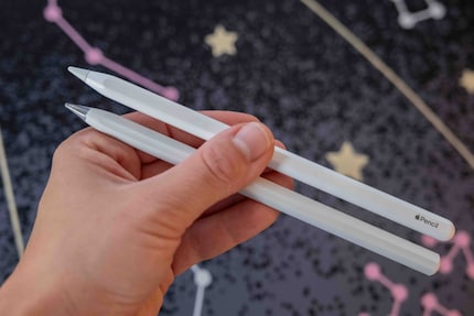 Der Apple Pencil (oben) und Huaweis MatePad Pro Pencil sind sich nicht nur äusserlich sehr ähnlich.