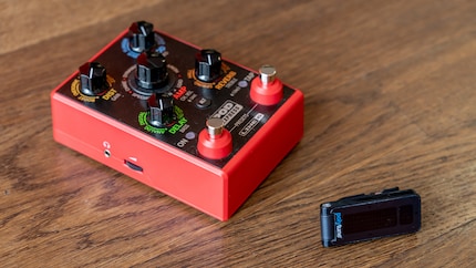 Lieblings-Gadgets für die E-Gitarre: das Stimmgerät und der Amp Simulator.