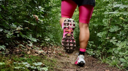 Die Aussensohle kommt auch mit nassen Trails zurecht.