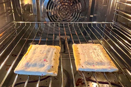 Zet het in de oven. 