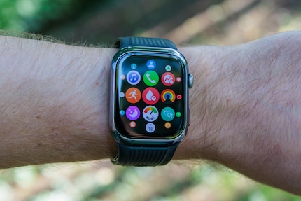 De voorgeïnstalleerde apps zijn gericht op fitness en gezondheid.