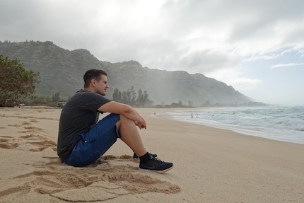 Ich am Lost-Strand, in Gedanken versunken.