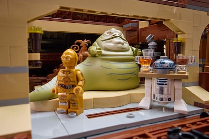 Fanfavorieten C-3PO en R2-D2 zitten er natuurlijk ook bij.