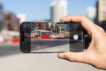 Although I can switch between cameras with a gentle press, it’s quicker and more reliable to do it on the touchscreen.