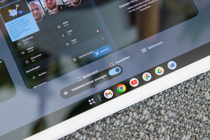 Als je het dock permanent wilt weergeven, houd je de balk links van de apps ingedrukt.