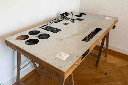 Zo ziet de tafel er van onderaf uit.