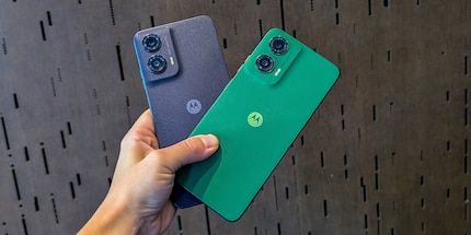 Two colour variations from Motorola’s G series.