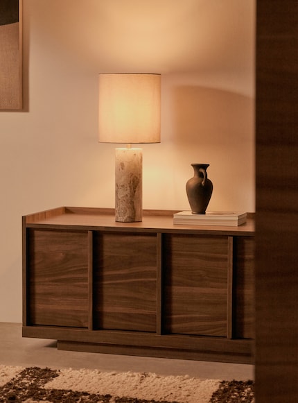 Deze combinatie van materialen creëert een harmonieus samenspel dat een speciaal tintje geeft aan elke kamer.