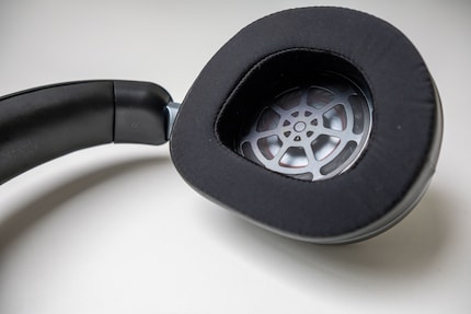 De drivers zijn met 60 millimeter relatief groot.