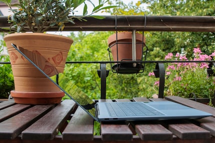 De maximale kantelhoek van de Matebook.
