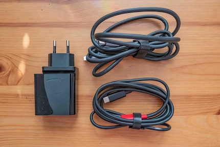It’s easy to set up the device because of the cables and drivers it comes with.