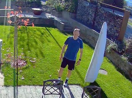 Natürlich kann ich hier kein Bild zeigen, das die Paketlieferanten identifizierbar macht – stattdessen zeige ich mich selbst im Garten.