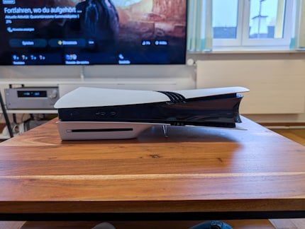 Here’s what the Pro looks like with the optional drive and plastic feet.