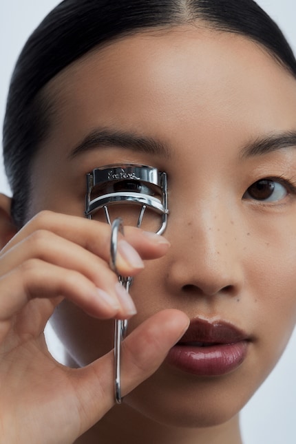 Die Wimpernzange ist ein Must-have in Sophias Kit.