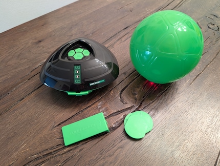 Ball, robot and modest accessories.