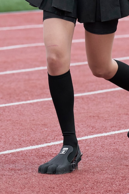 De rubberen bevestiging kan ook aan andere schoenen worden bevestigd.