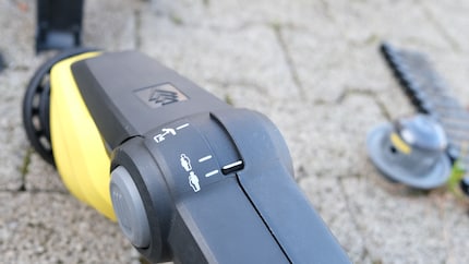 Whether big or small, you can adjust the device to suit you with the telescopic handle and articulated joint.
