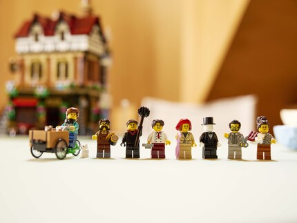 Im Set «Tudor Corner» sind acht Minifiguren enthalten.