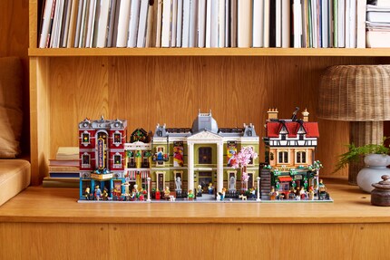Der «Tudor Corner» (rechts) reiht sich nahtlos an die früheren Modular Buildings von Lego an.