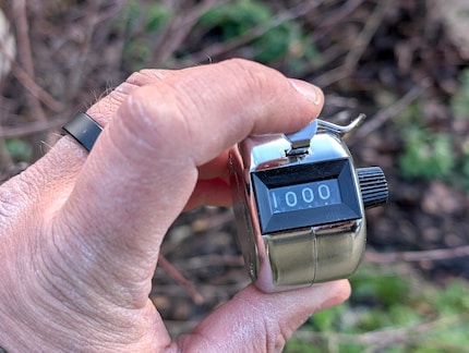 Ik gebruikte de clicker om stappen te meten en vergeleek deze vervolgens met de waarden van de gadgets.