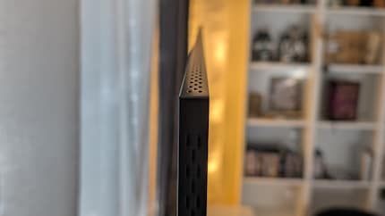 Samsung's 8K TV also looks elegant from the side.