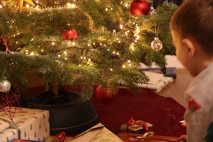 Zoveel is er niet eens nodig voor een bezinnende kerst als gezin. De sprankelende ogen komen op een gegeven moment vanzelf.