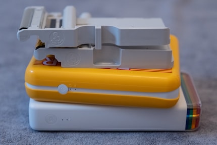 De printer en filmcartridge van Kodak (in het midden) zijn bijna identiek aan de hardware van Polaroid (boven en onder).