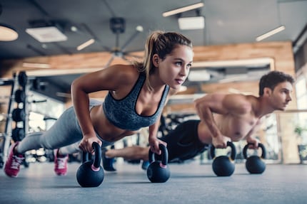 Stel voor jezelf vaste data vast voor je training en maak afspraken met anderen om de kans te vergroten dat je je eraan houdt.
